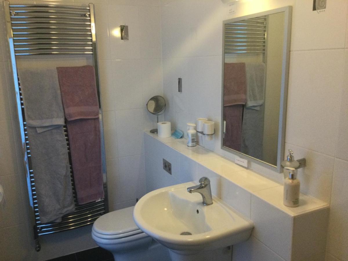 Hh Accommodation Милом Экстерьер фото